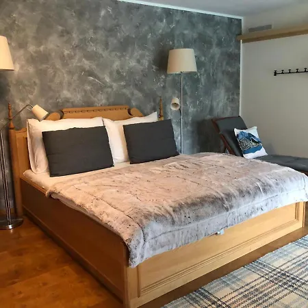 Pool, Pokale, Sauna, Billard, Kirche U. Viel Villa