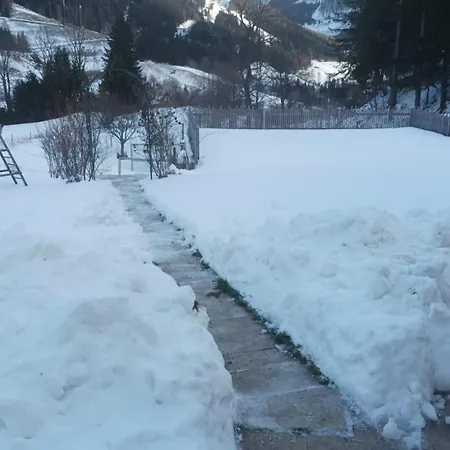 Pool, Pokale, Sauna, Billard, Kirche U. Viel *