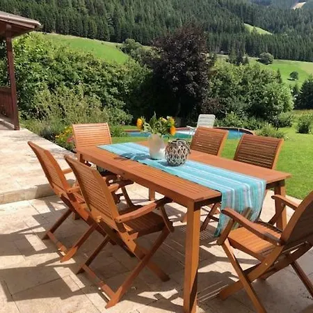 Pool, Pokale, Sauna, Billard, Kirche U. Viel *