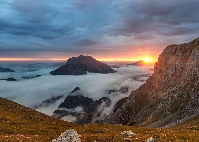 Pool, Pokale, Sauna, Billard, Kirche U. Viel