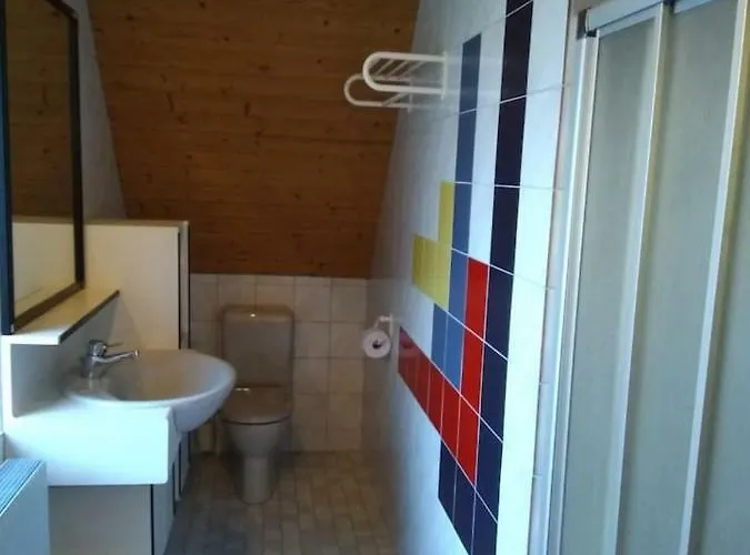 Pool, Pokale, Sauna, Billard, Kirche U. Viel *