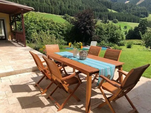 Pool, Pokale, Sauna, Billard, Kirche U. Viel *