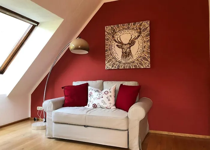 Pool, Pokale, Sauna, Billard, Kirche U. Viel